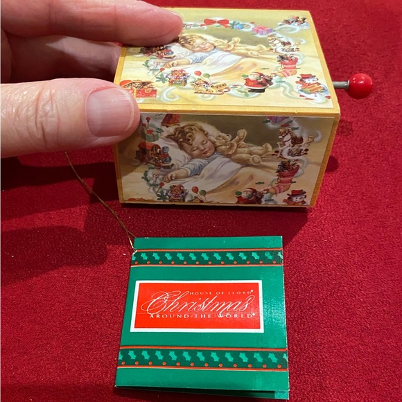 NIB/vintage House of Lloyd “Christmas Around the World” petite music box - Picture 7 of 9